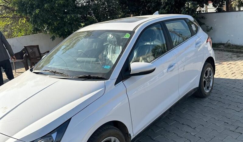 
								Hyundai i20 full									