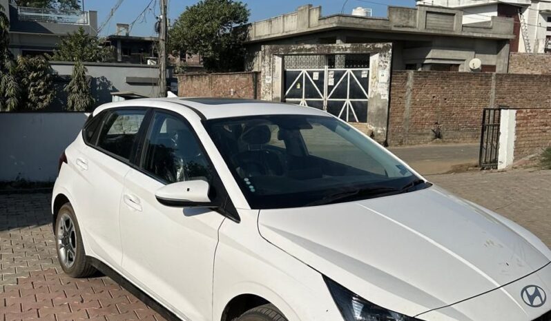 
								Hyundai i20 full									