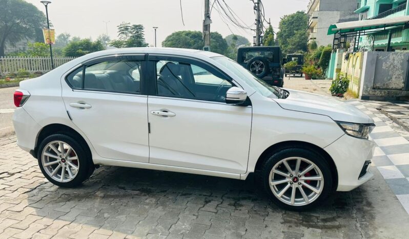 
								Honda Amaze Automatic full									