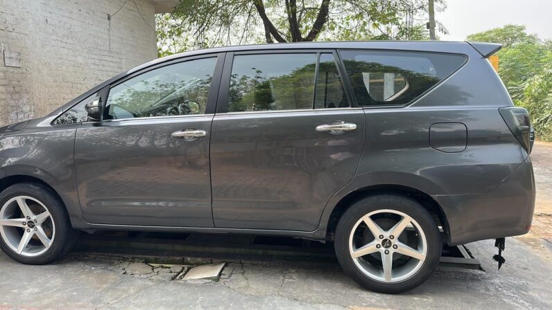 
								Toyota Innova full									