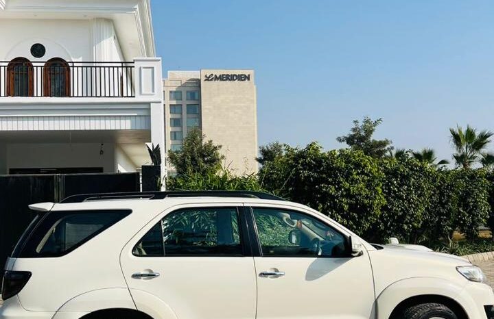 
								Toyota Fortuner Automatic full									