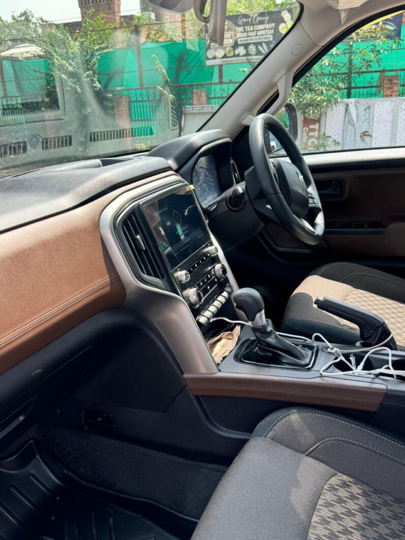 
								Mahindra Scorpio N Automatic full									