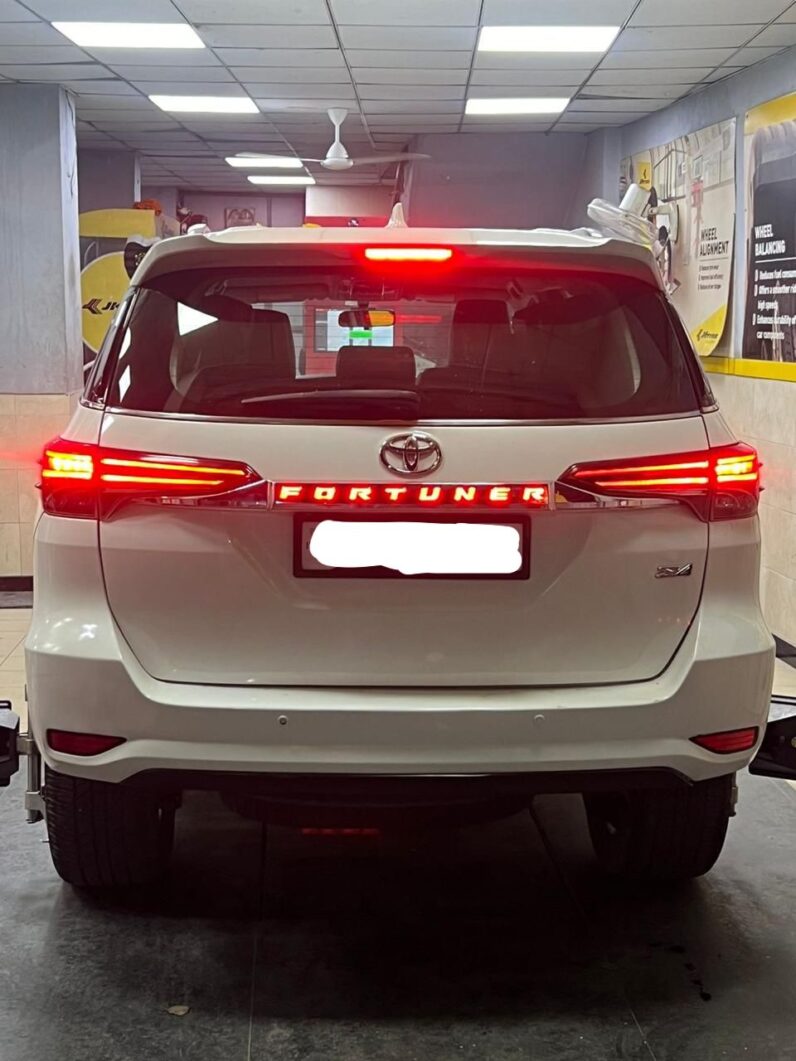 
								Toyota Fortuner full									